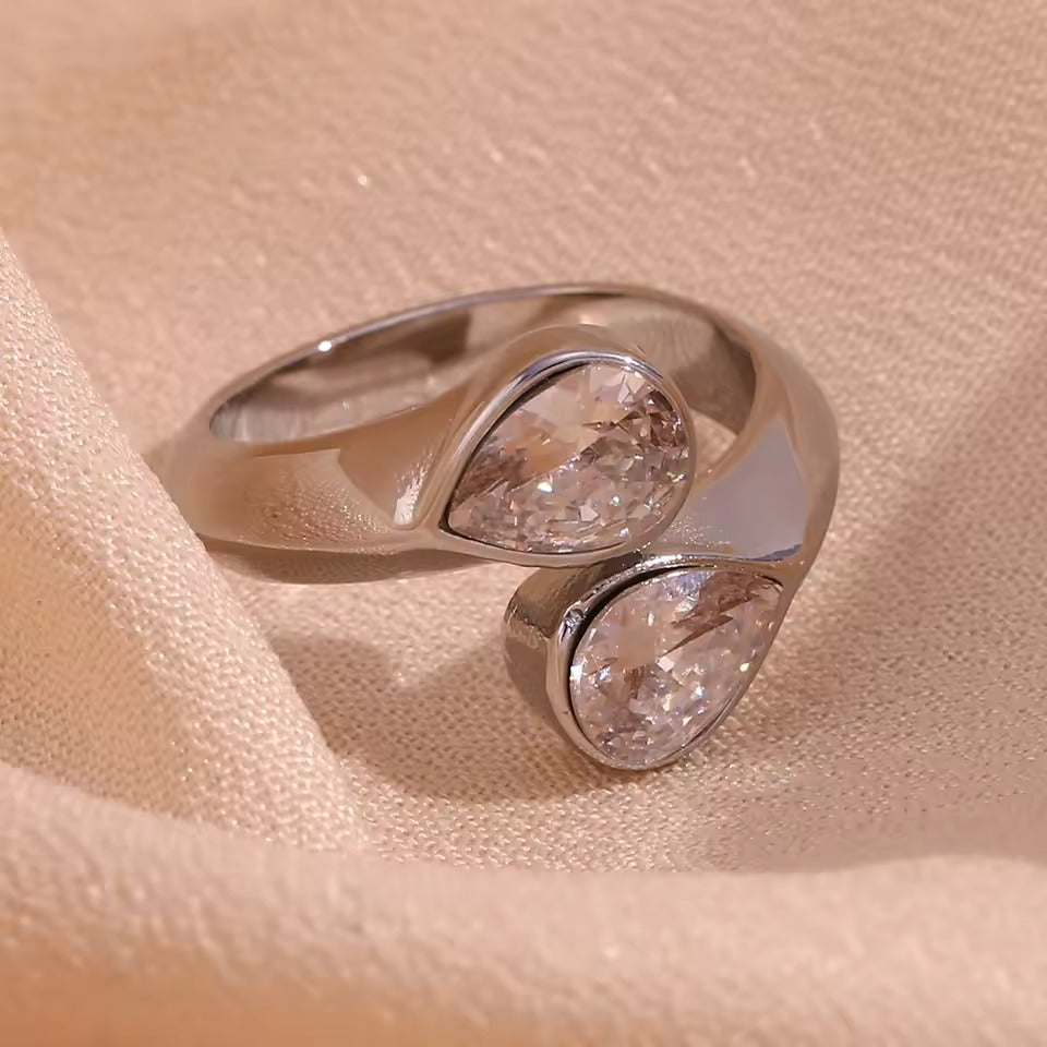 Vintage Spiral Silver Zirconia Ring