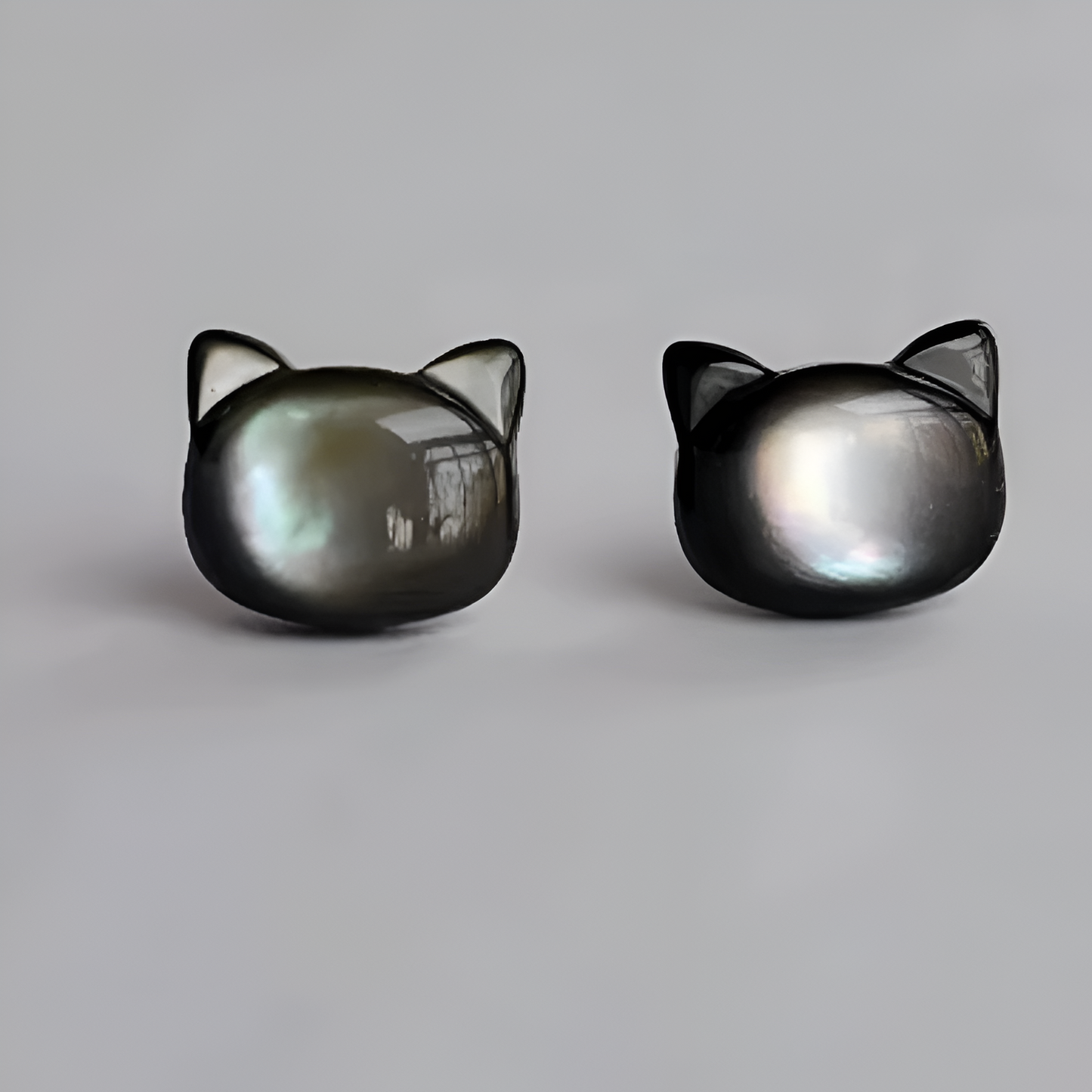 Dark Pearl Kitty Earrings