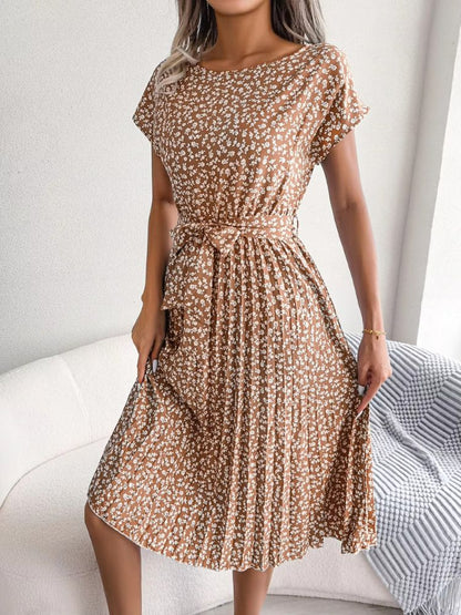 Floral Pleated Chic Dress for spring and summer days.