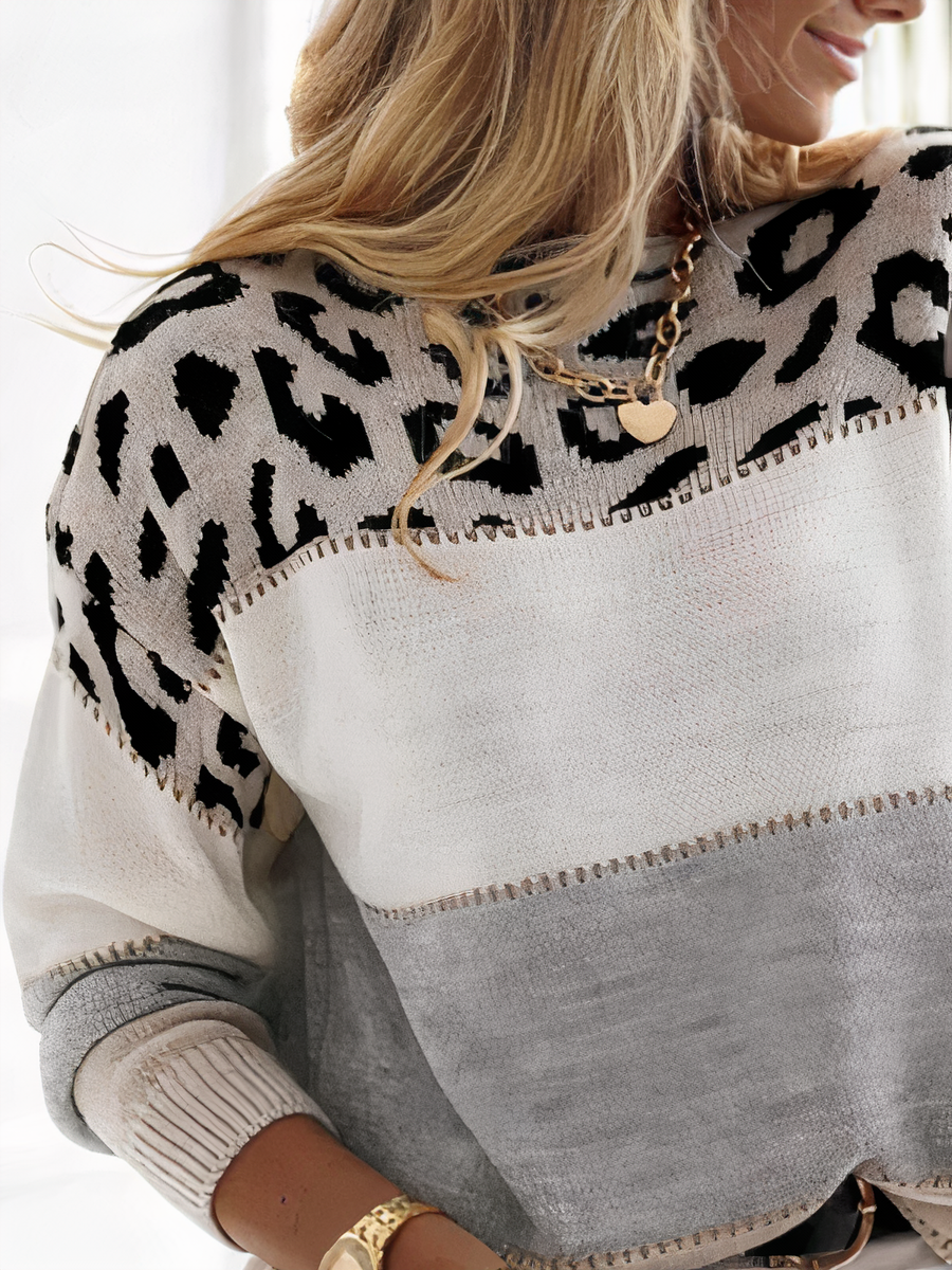 Zinnia - Knitted Sweater with Panther Pattern